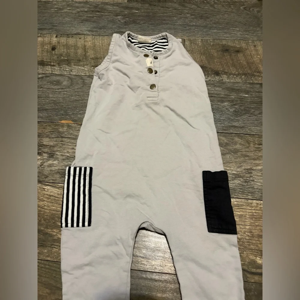 Turtledove London 1-2 years Gray Romper with Black and White Accents - Picture 2 of 8